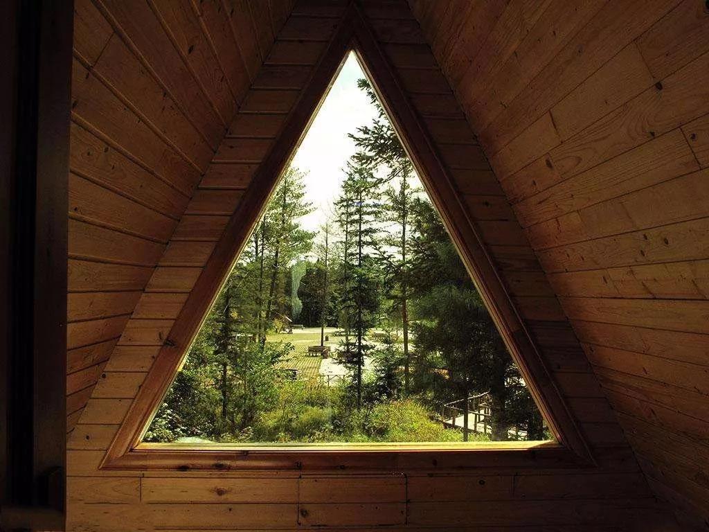 家里財(cái)運(yùn)只出不進(jìn)？跟客廳門窗風(fēng)水有大關(guān)系！