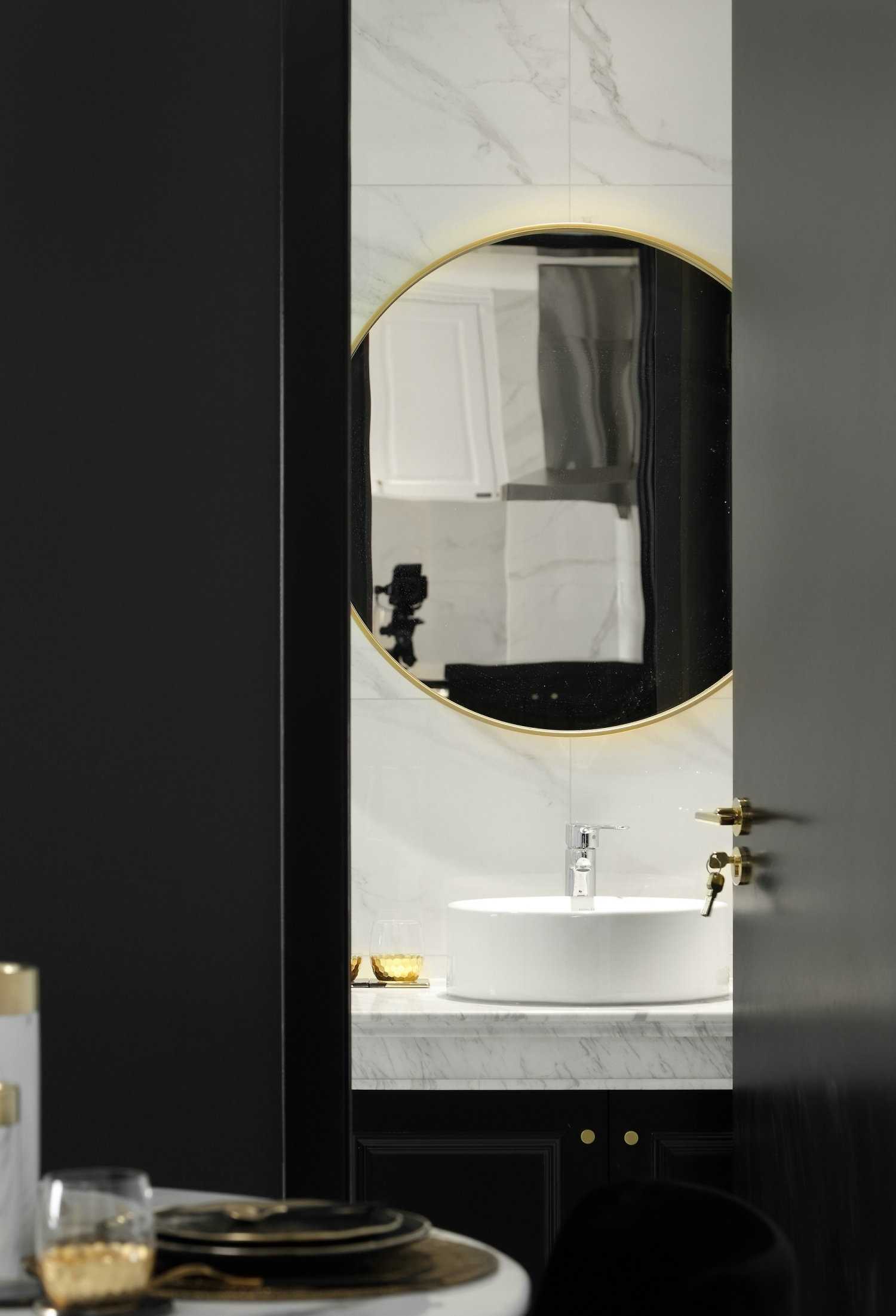 白色為主 黑色點(diǎn)綴 在這個(gè)黑白相交的空間里點(diǎn)綴上香橙色 看起來(lái)沒有一點(diǎn)突兀