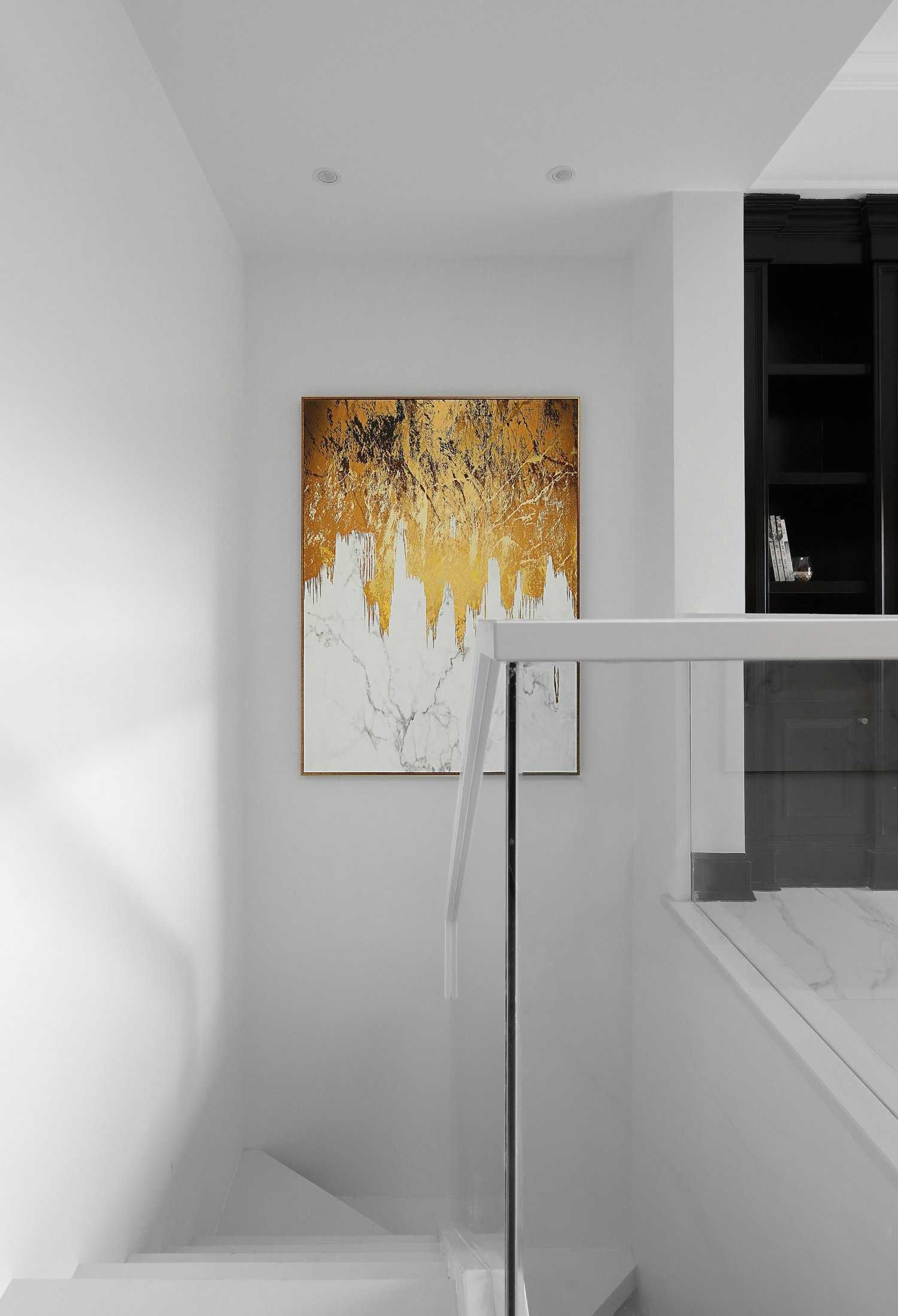 白色為主 黑色點(diǎn)綴 在這個(gè)黑白相交的空間里點(diǎn)綴上香橙色 看起來(lái)沒有一點(diǎn)突兀