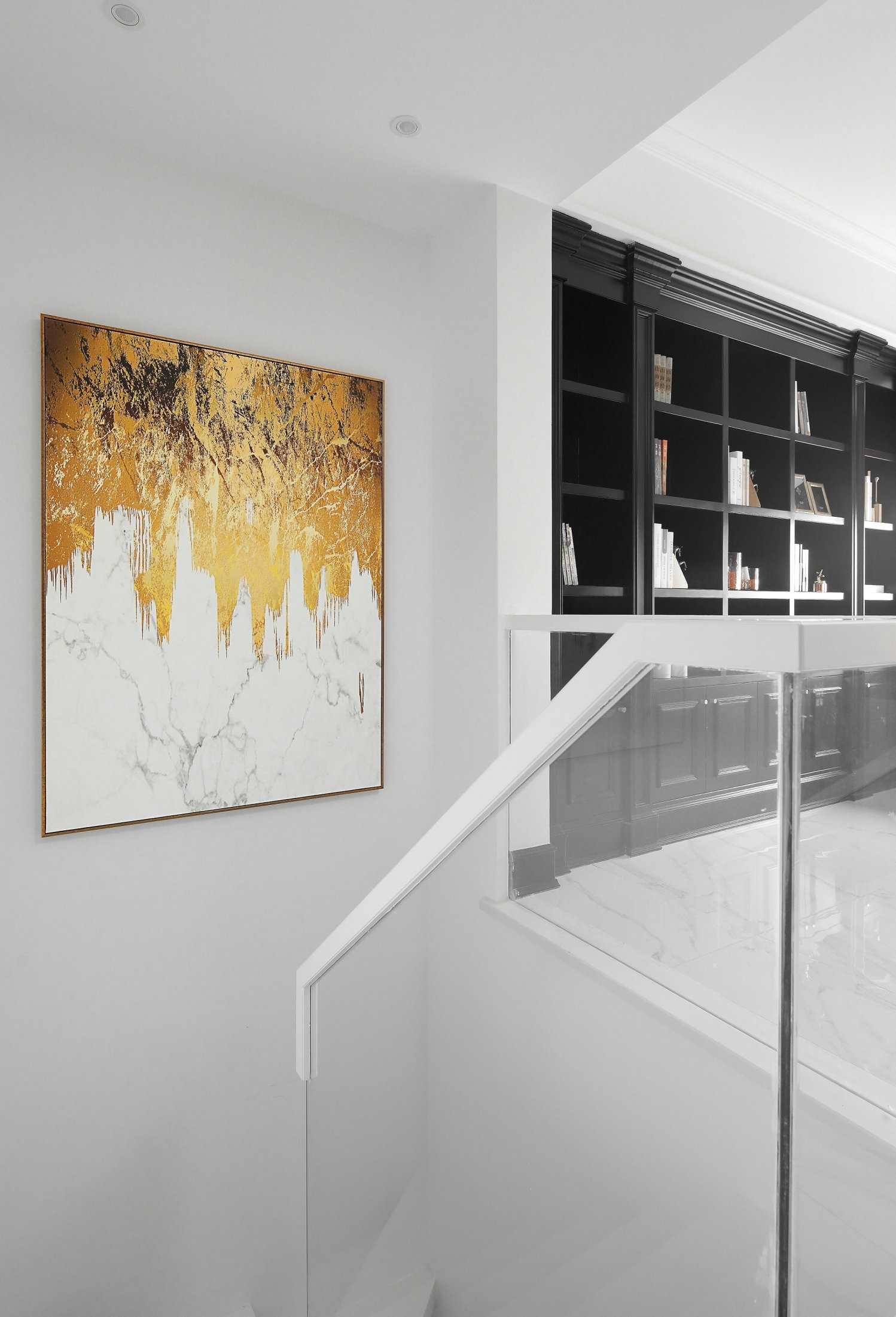 白色為主 黑色點(diǎn)綴 在這個(gè)黑白相交的空間里點(diǎn)綴上香橙色 看起來(lái)沒有一點(diǎn)突兀