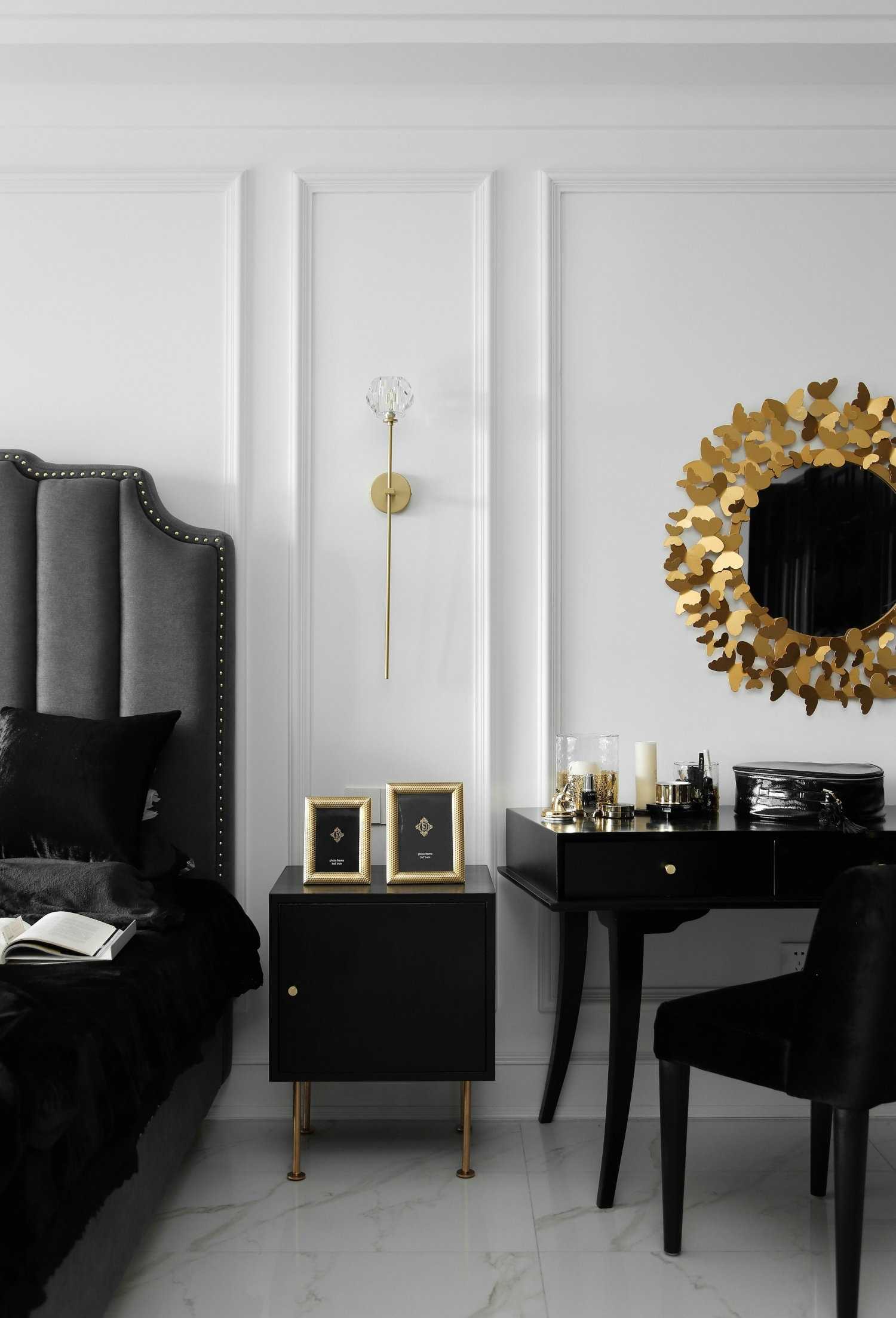 白色為主 黑色點(diǎn)綴 在這個(gè)黑白相交的空間里點(diǎn)綴上香橙色 看起來(lái)沒有一點(diǎn)突兀