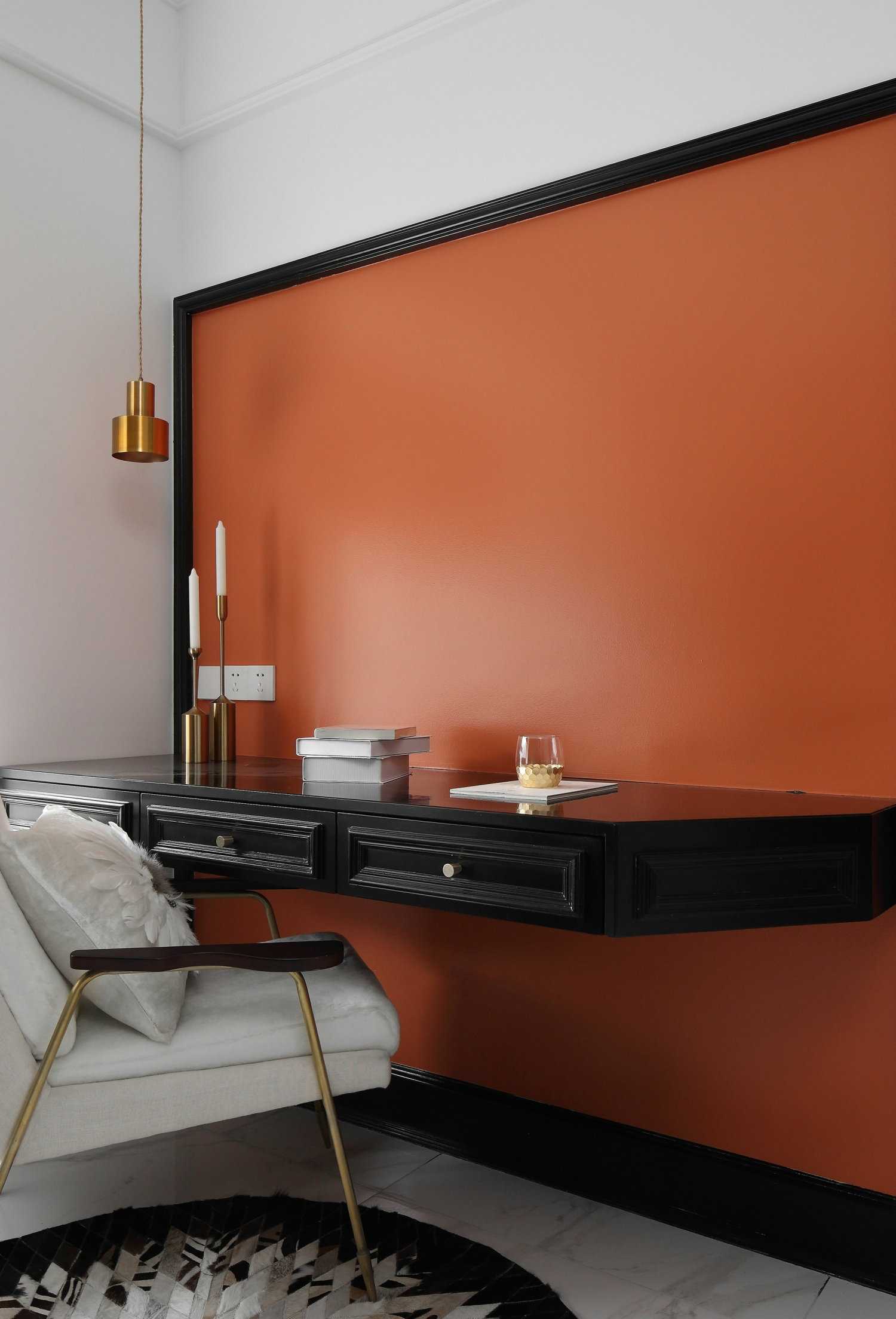 白色為主 黑色點(diǎn)綴 在這個(gè)黑白相交的空間里點(diǎn)綴上香橙色 看起來(lái)沒有一點(diǎn)突兀