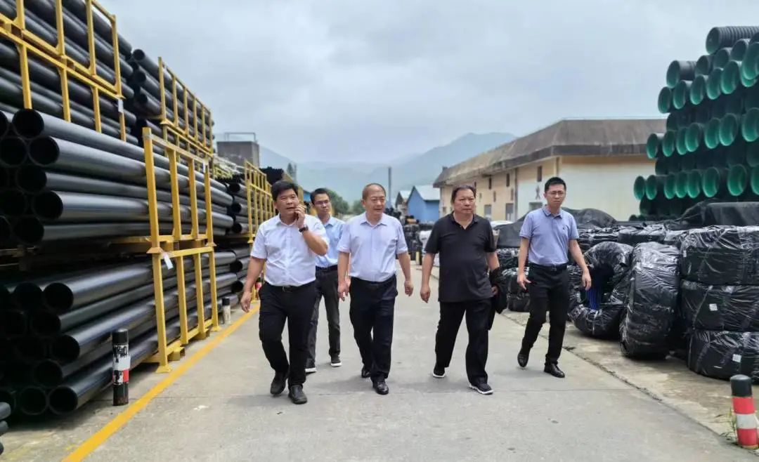 湛江市坡頭區(qū)政府、市投資促進局領(lǐng)導(dǎo)一行蒞臨亞通公司調(diào)研考察！