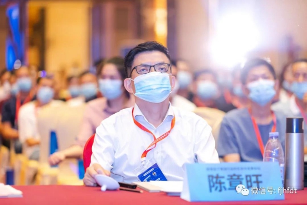 福建省政府發(fā)展研究中心特邀研究員、福州大學經(jīng)濟與管理學院碩士導師陳章旺教授 - 副本.jpg