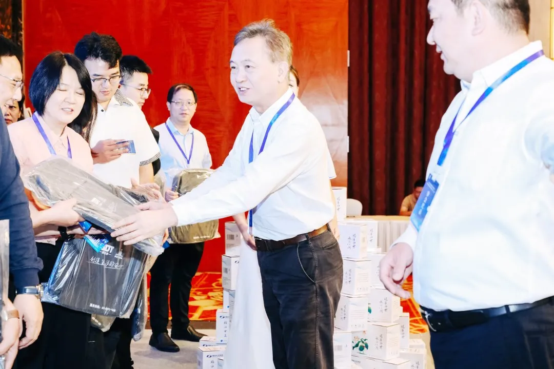 1764298338877504.jpg 18.jpg